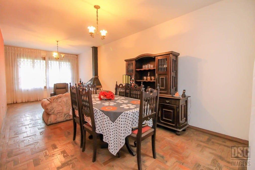 Casa 3 dormitórios no bairro Glória