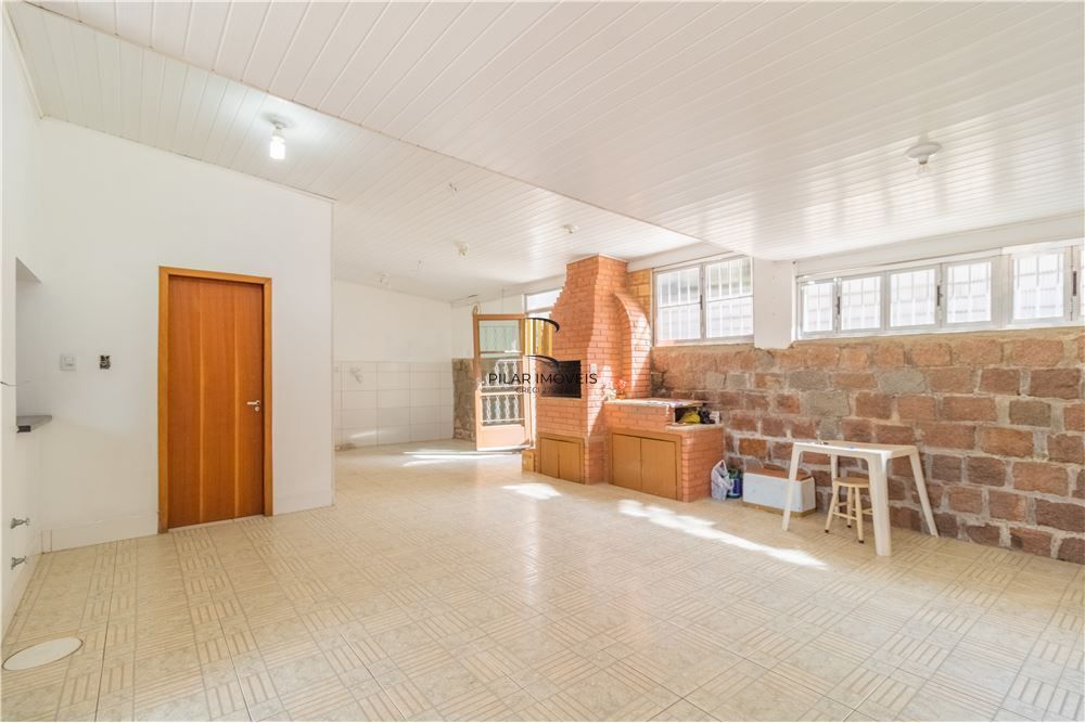 Casa 5 dormitórios no bairro Partenon