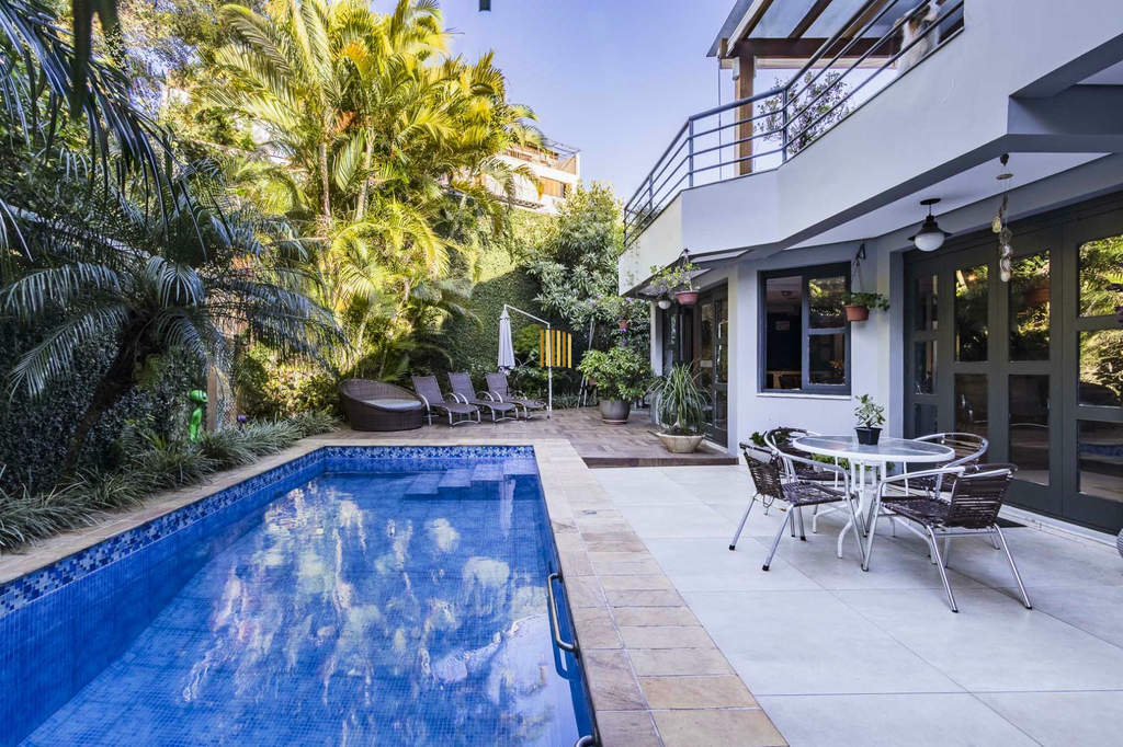 Casa 5 dormitórios no bairro Chácara das Pedras