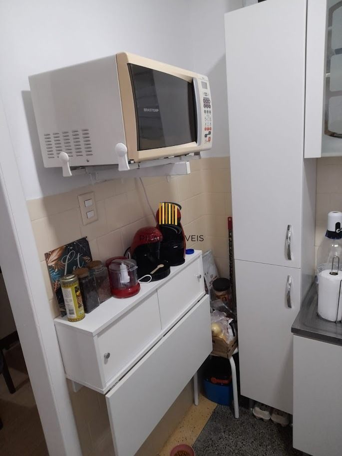 Vende apto de 02 dormitórios, sala, banheiro, cozinha e área de serviço