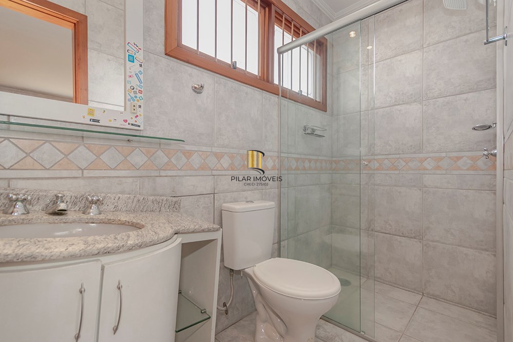 Casa 6 dormitórios no bairro Vila Jardim