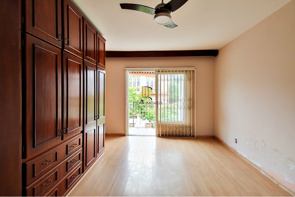 Casa 4 dormitórios no bairro Glória