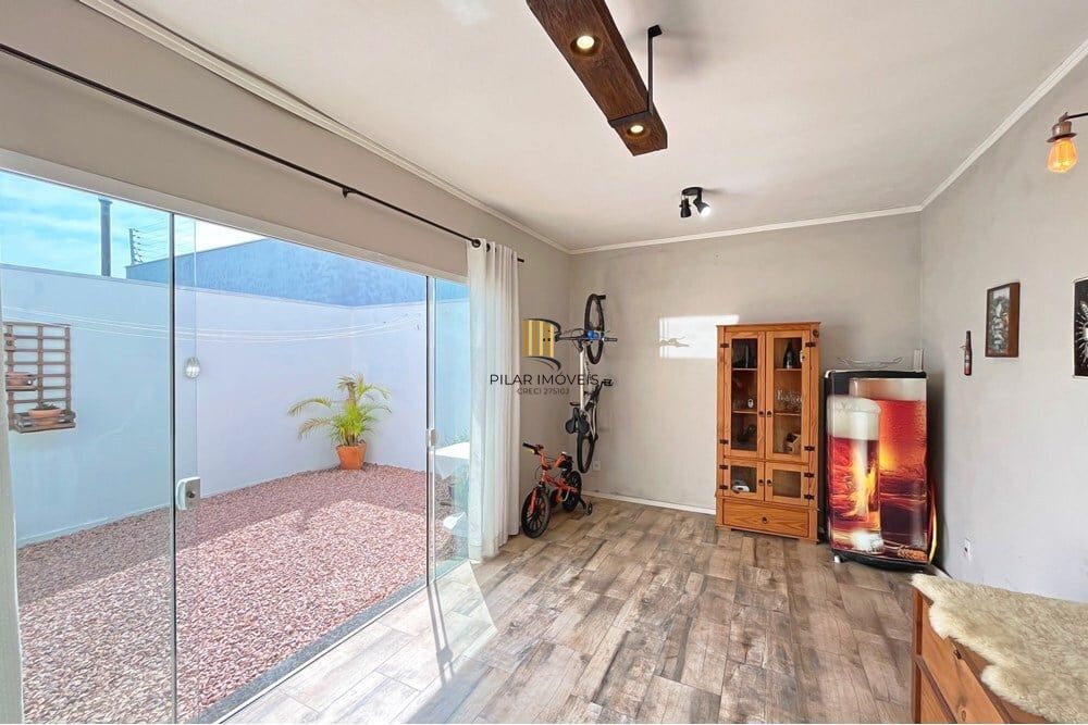Casa 3 dormitórios no bairro Hípica