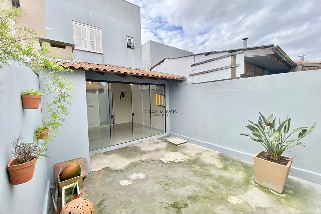 Casa 2 dormitórios no bairro Olaria