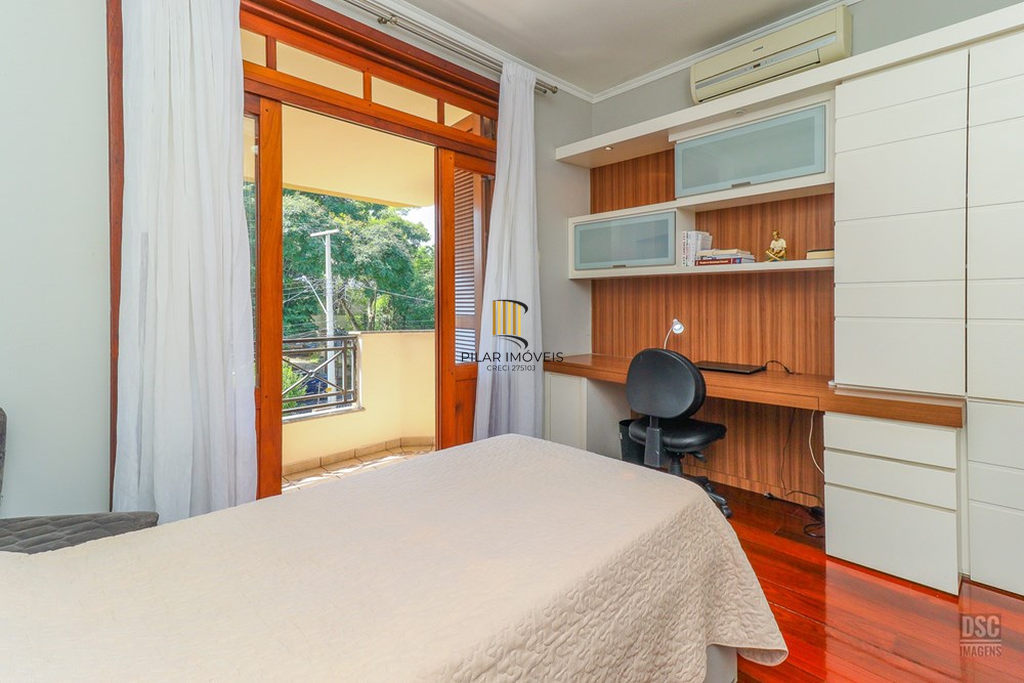 Casa 4 dormitórios no bairro Ipanema