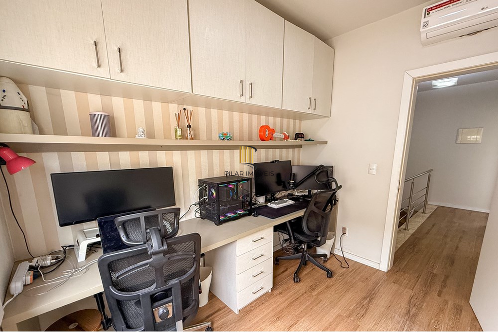 Casa 3 dormitórios no bairro Igara