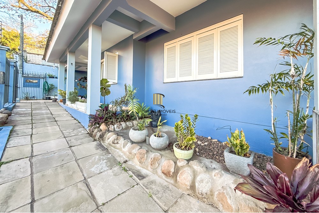 Casa 5 dormitórios no bairro Dihel