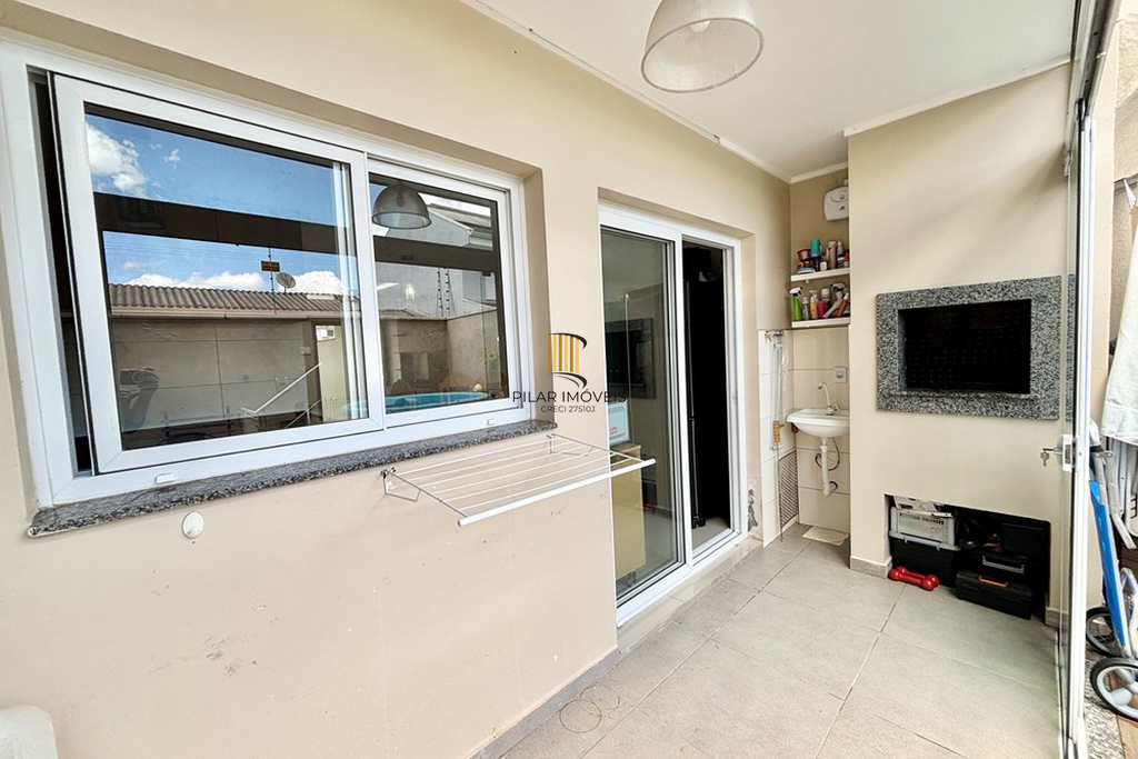 Casa 3 dormitórios no bairro Igara