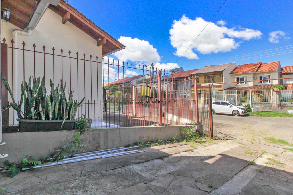 Casa 2 dormitórios no bairro Hípica