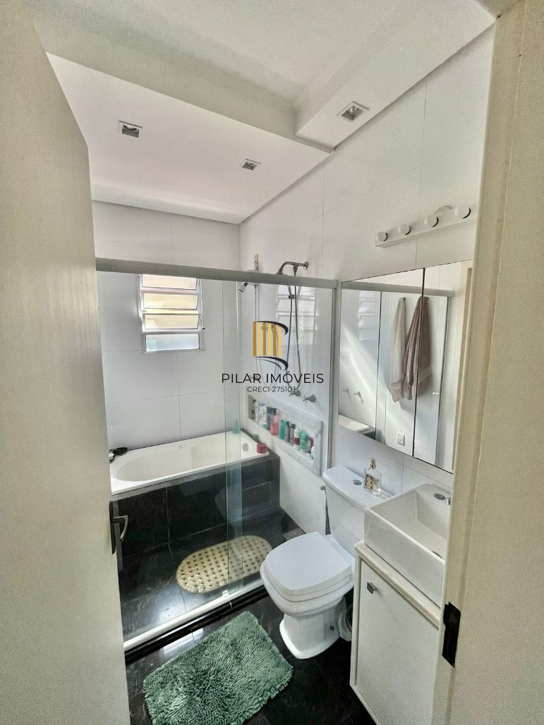 Casa toda reformada, 135 m² de área construída, churrasqueira e piscina