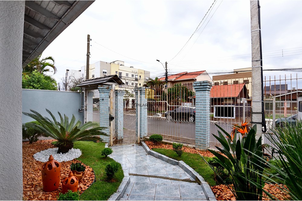 Casa 4 dormitórios no bairro Bela Vista