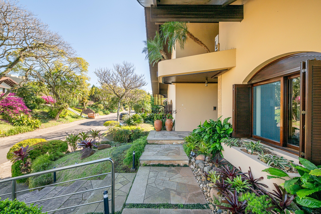 Casa de Condomínio 3 dormitórios no bairro Cavalhada