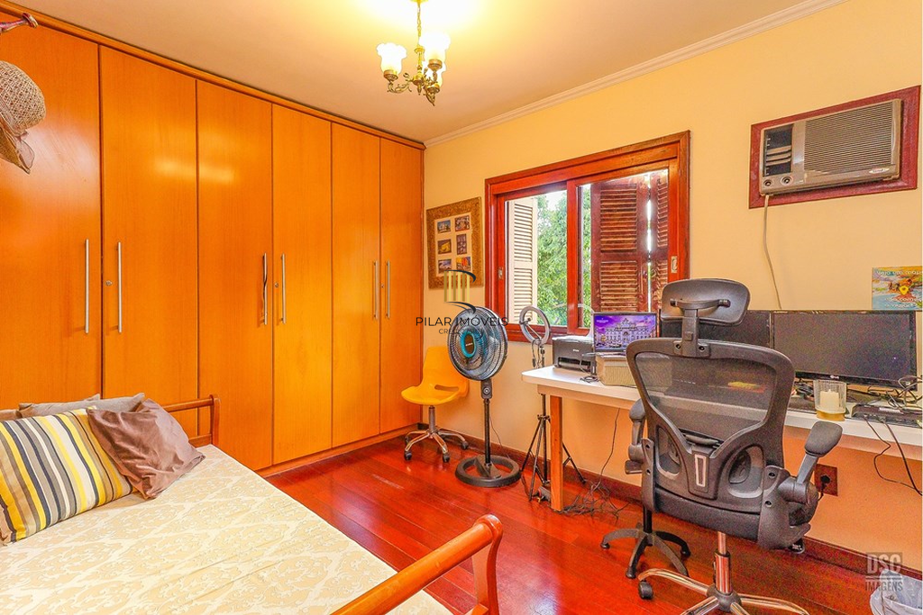 Casa 6 dormitórios no bairro Rubem Berta