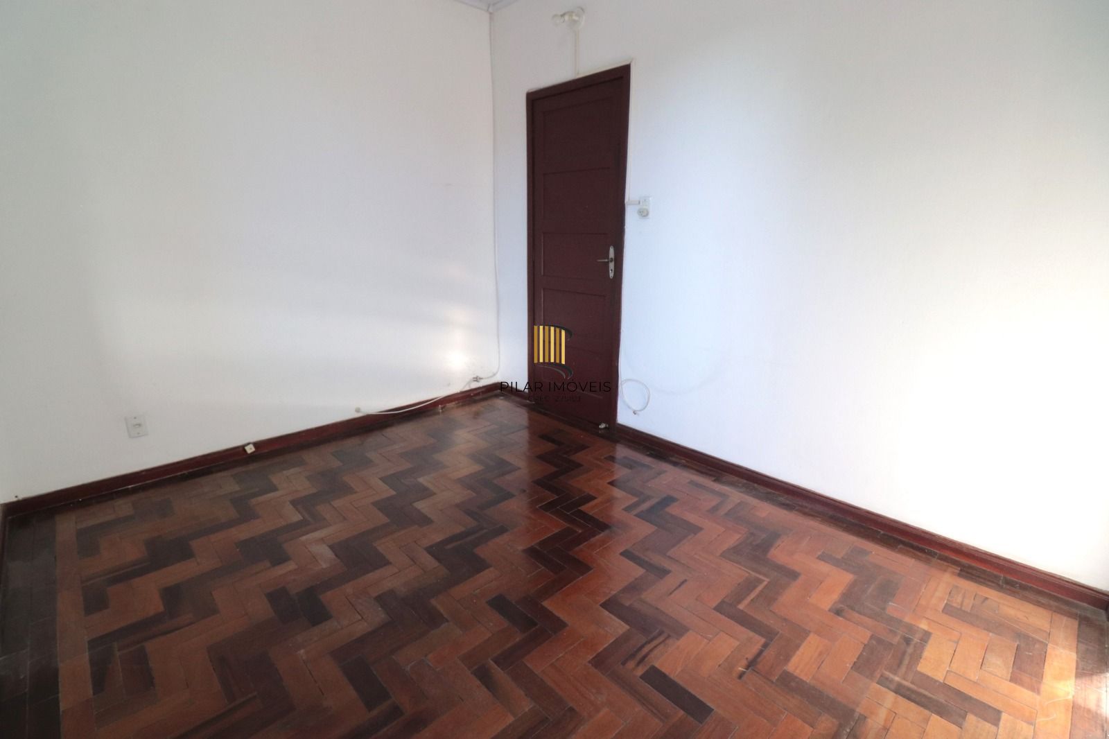 Apto no IAPI, 02 dorm com vaga de garagem