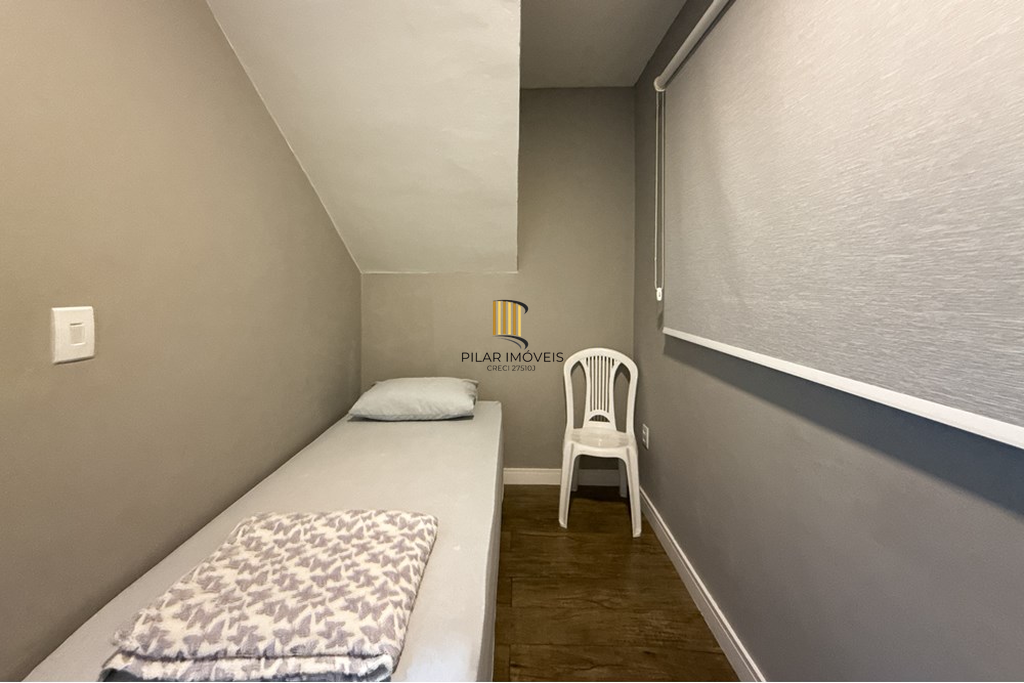 Casa 5 dormitórios no bairro Igara