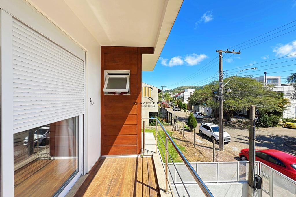 Casa 3 dormitórios no bairro Hípica