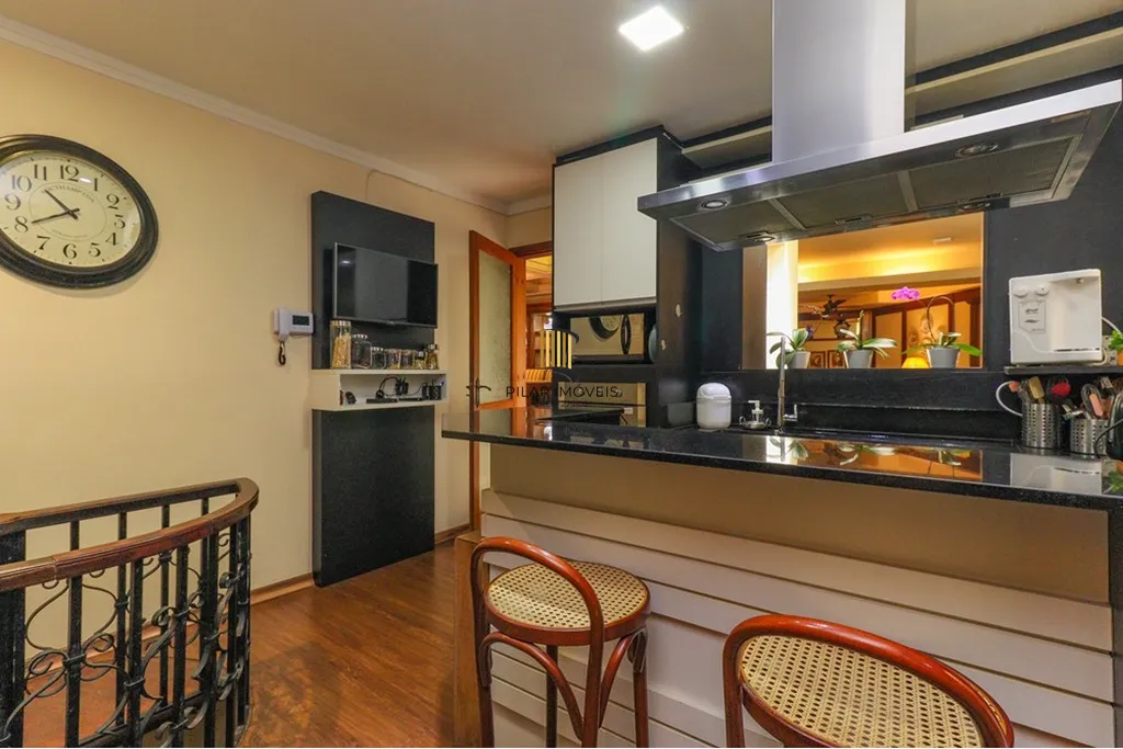 Casa 4 dormitórios no bairro Três Figueiras