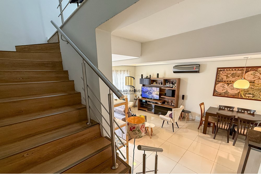 Casa 3 dormitórios no bairro Igara