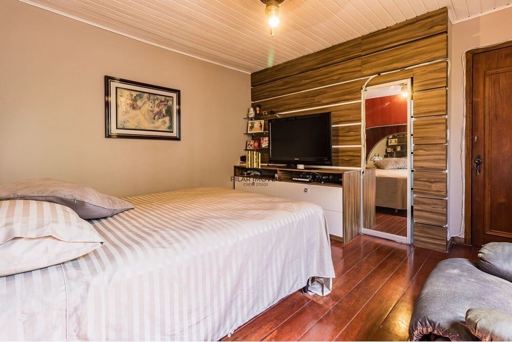 Casa 4 dormitórios no bairro Partenon