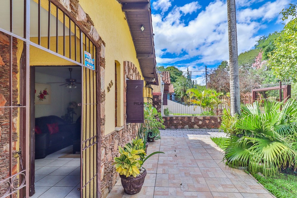 Casa 3 dormitórios no bairro Rubem Berta