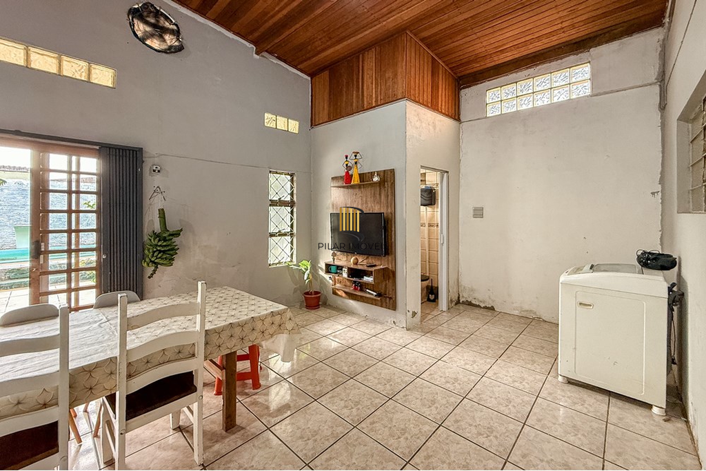 Casa 6 dormitórios no bairro Centro