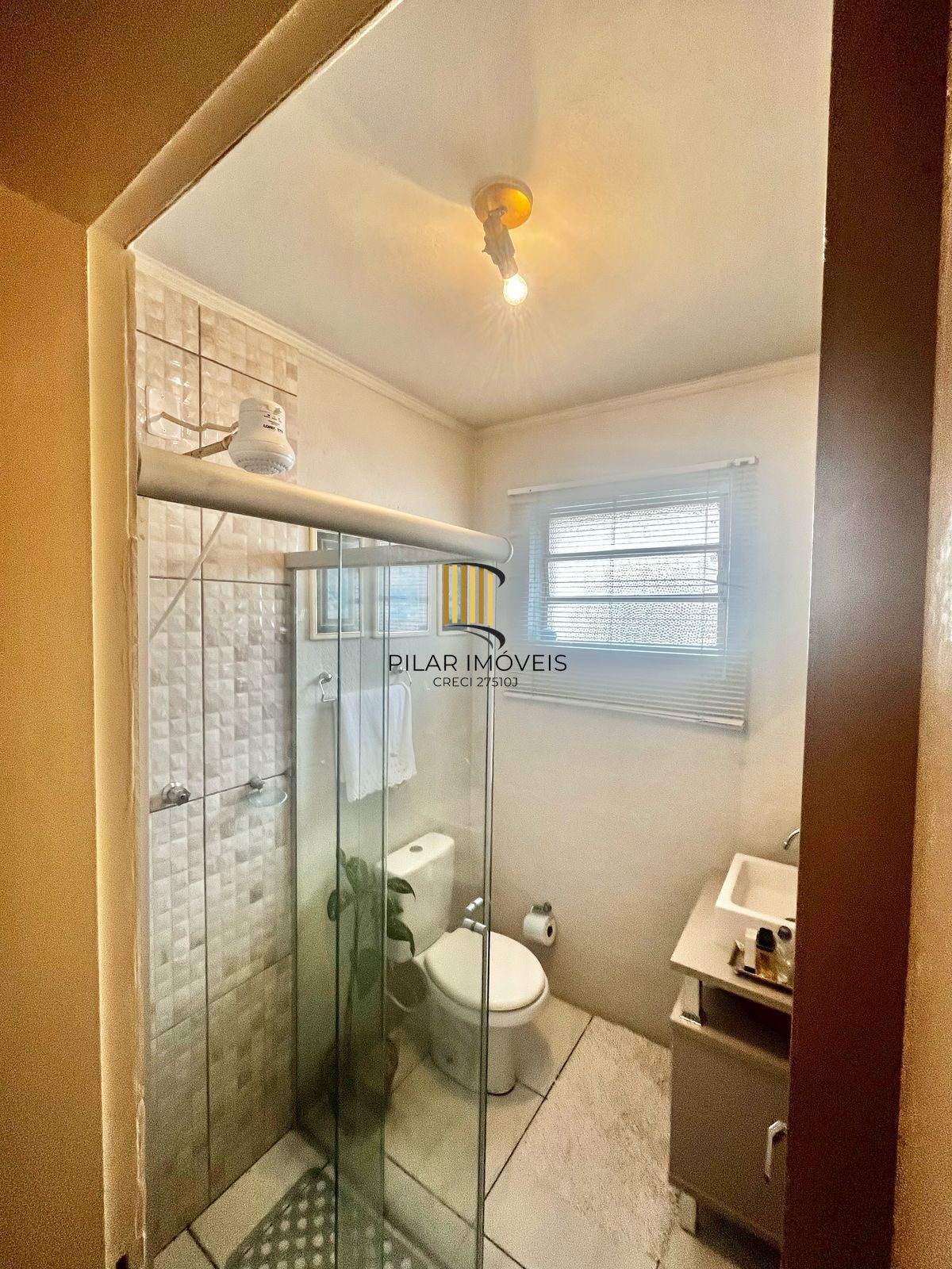 01 dormitório, junto ao Nacional Leopoldina, sala, banheiro, cozinha e área