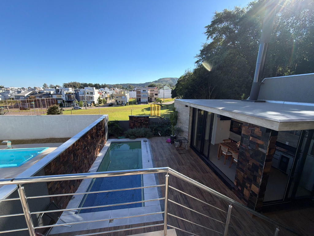 Casa 3 dormitórios no bairro Hípica