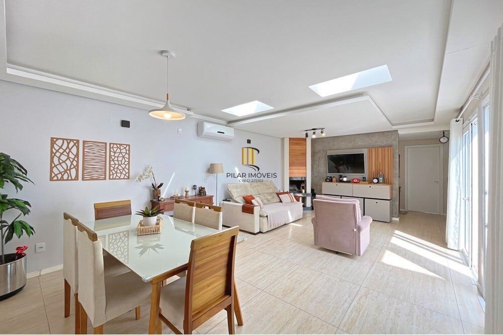 Casa 3 dormitórios no bairro Hípica