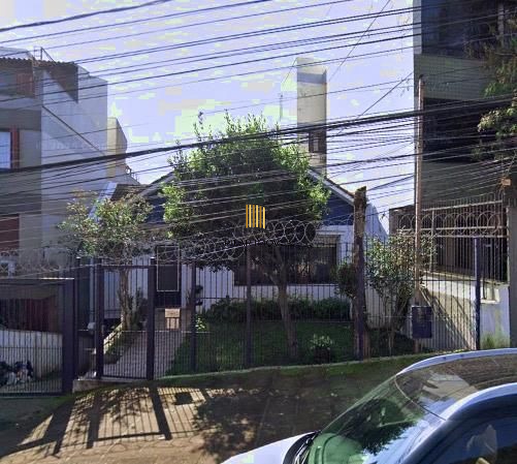 Casa 3 dormitórios no bairro Menino Deus