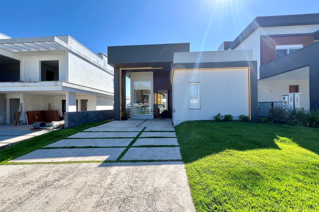 Casa de Condomínio 3 dormitórios no bairro Sanga Funda