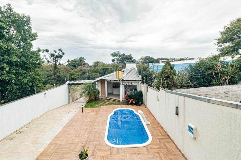 Casa 4 dormitórios no bairro Nonoai