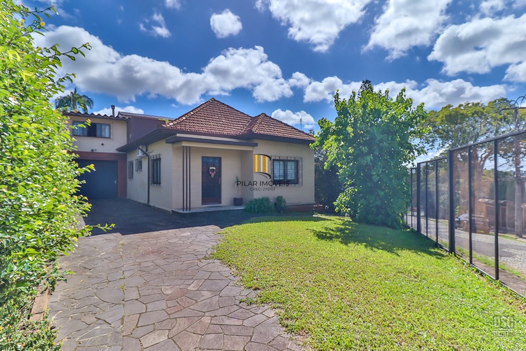 Casa 3 dormitórios no bairro Passo da Areia