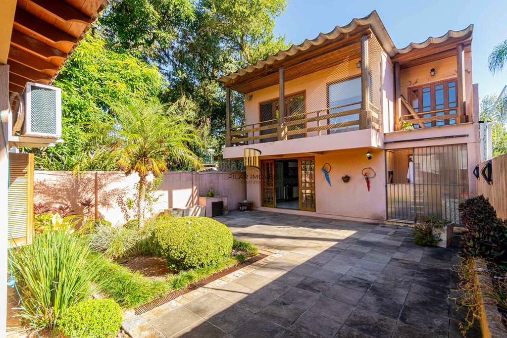 Casa 6 dormitórios no bairro Tristeza