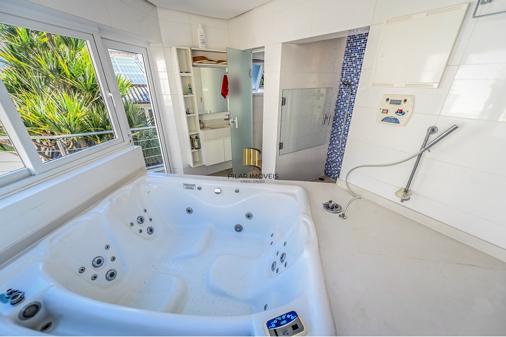 Casa 5 dormitórios no bairro Menino Deus