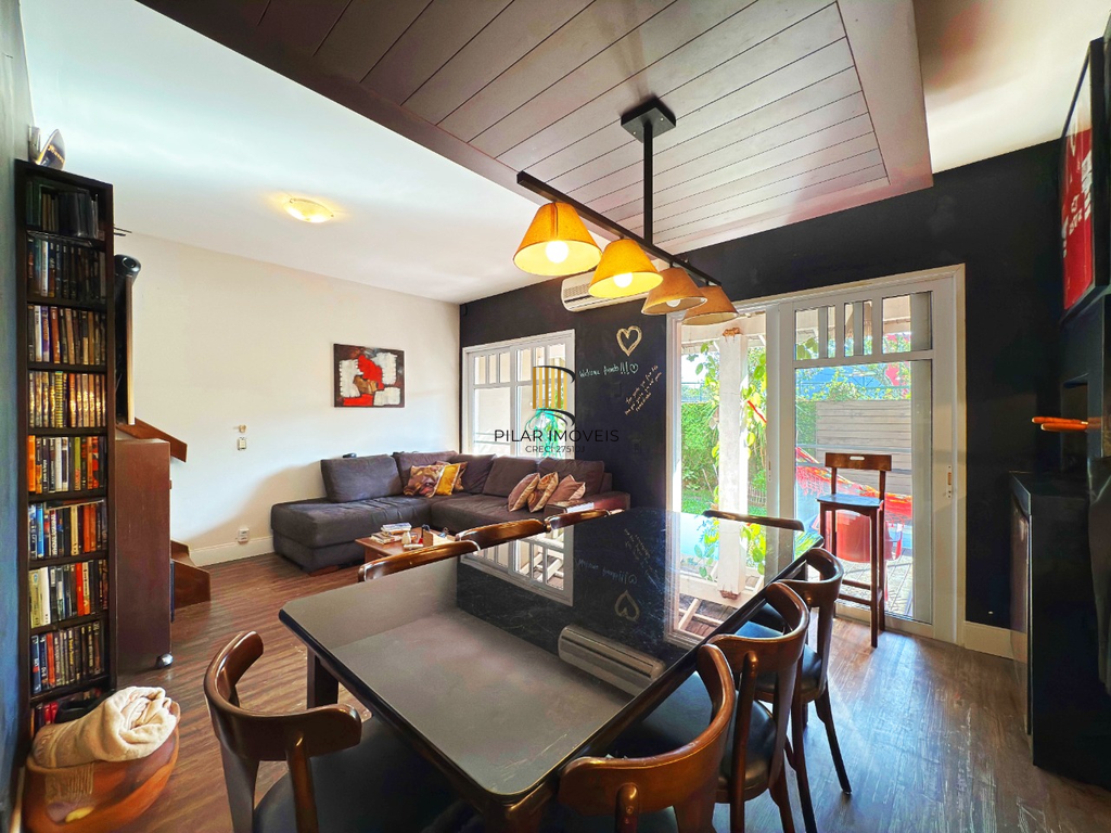 Casa de Condomínio 3 dormitórios no bairro Jardim Carvalho