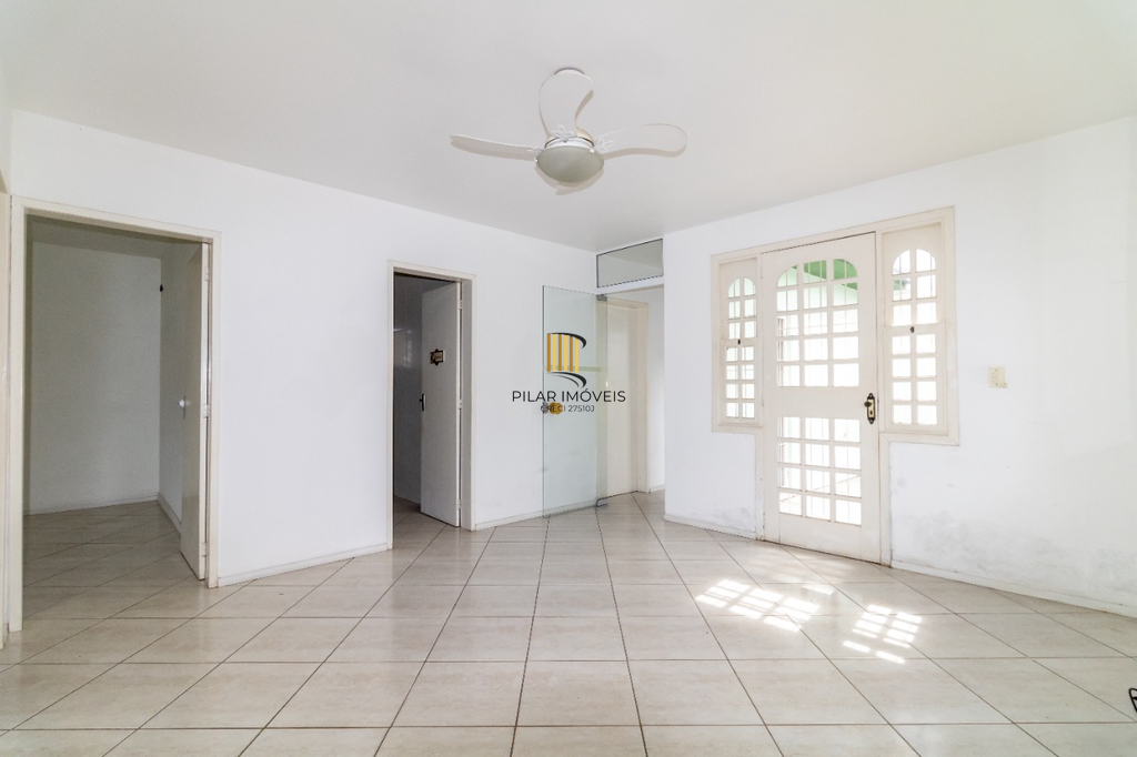 Casa 5 dormitórios no bairro Petrópolis