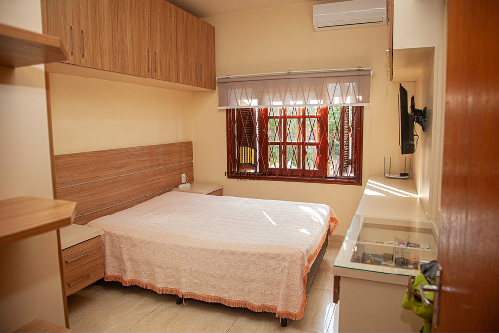 Casa 2 dormitórios no bairro Fiuza