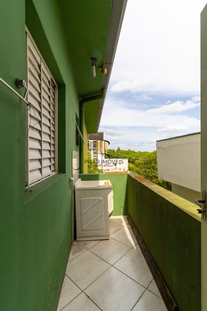 Casa 5 dormitórios no bairro Petrópolis