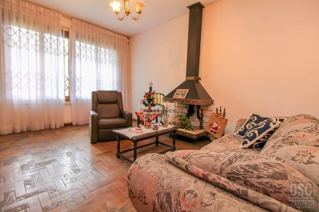 Casa 3 dormitórios no bairro Glória
