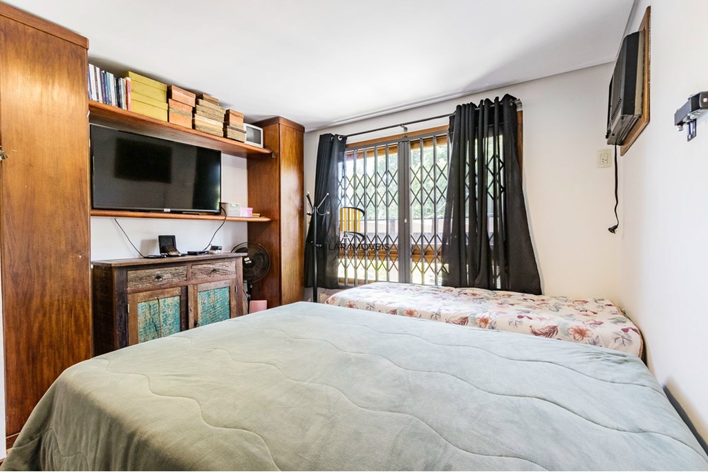 Casa 3 dormitórios no bairro Medianeira