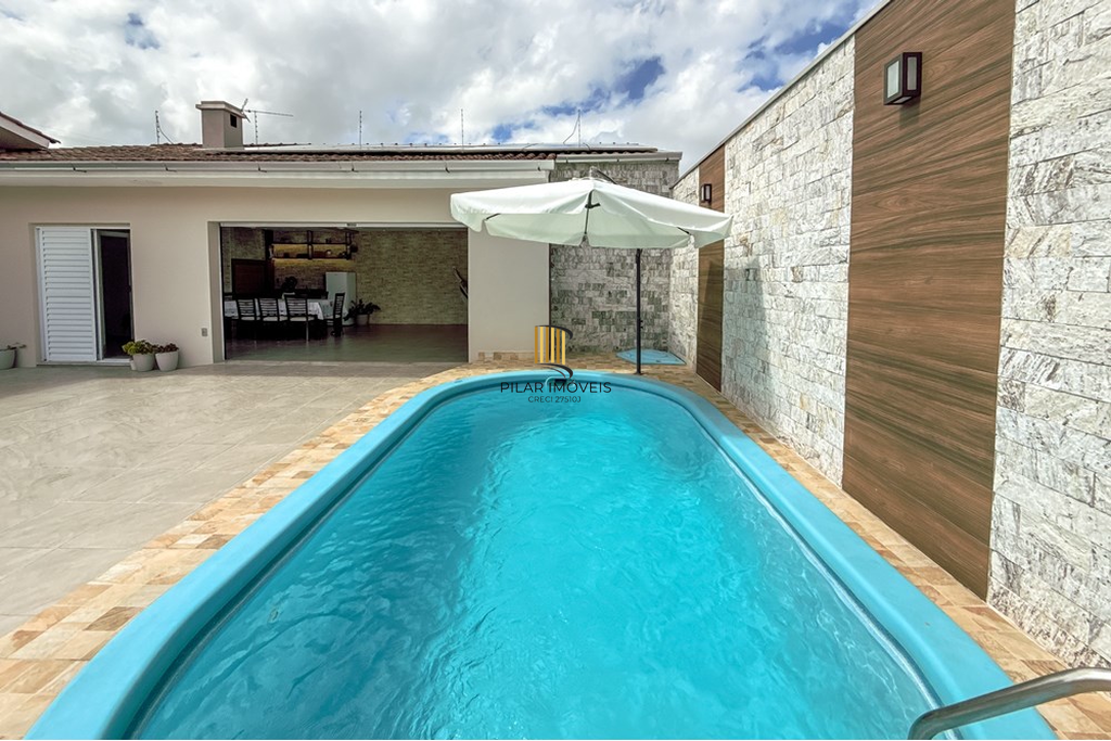 Casa 3 dormitórios no bairro Igara