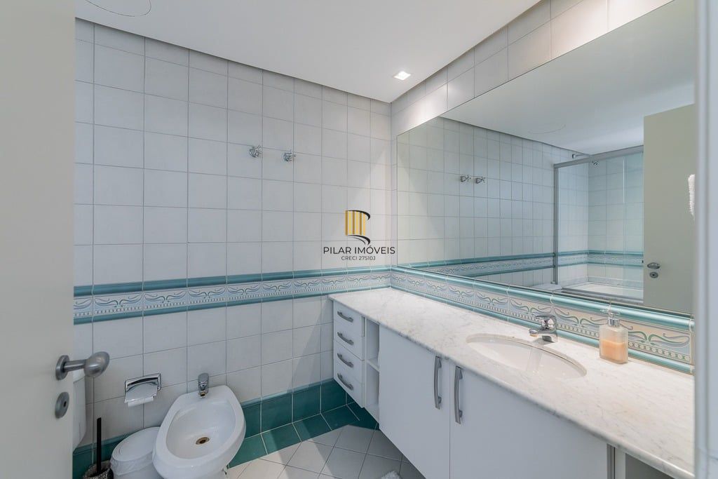 Apartamento 4 dormitórios no bairro Moinhos de Vento