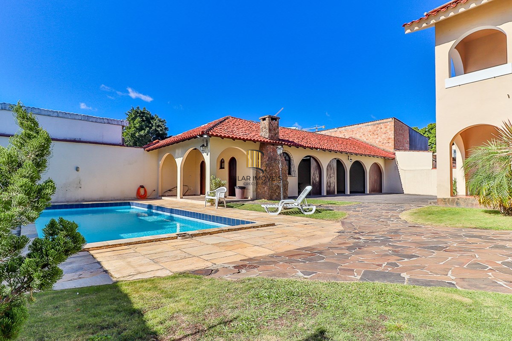 Casa 6 dormitórios no bairro Jardim Planalto