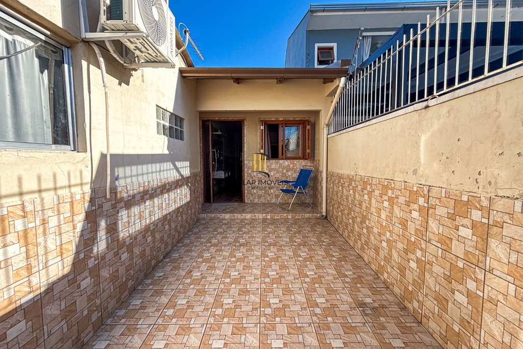 Casa 3 dormitórios no bairro Igara