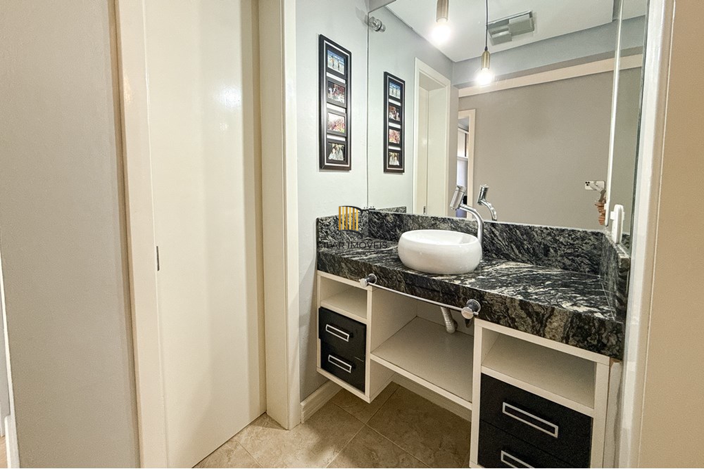 Casa 5 dormitórios no bairro Dihel