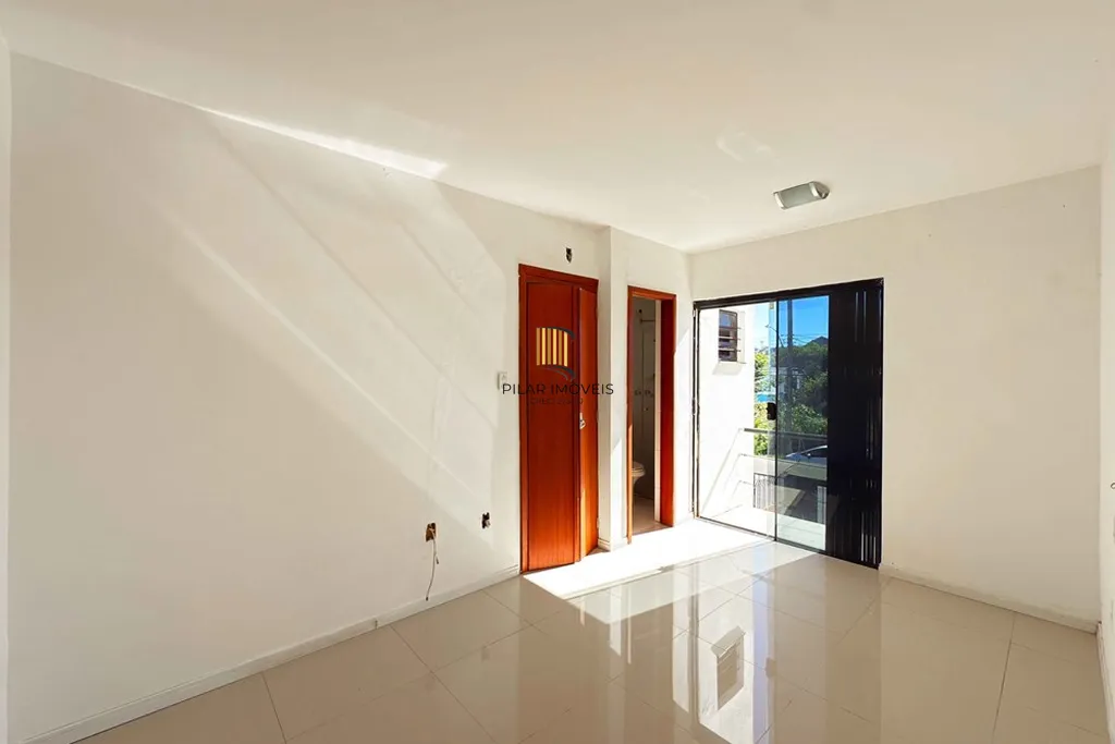 Casa 3 dormitórios no bairro Guarujá