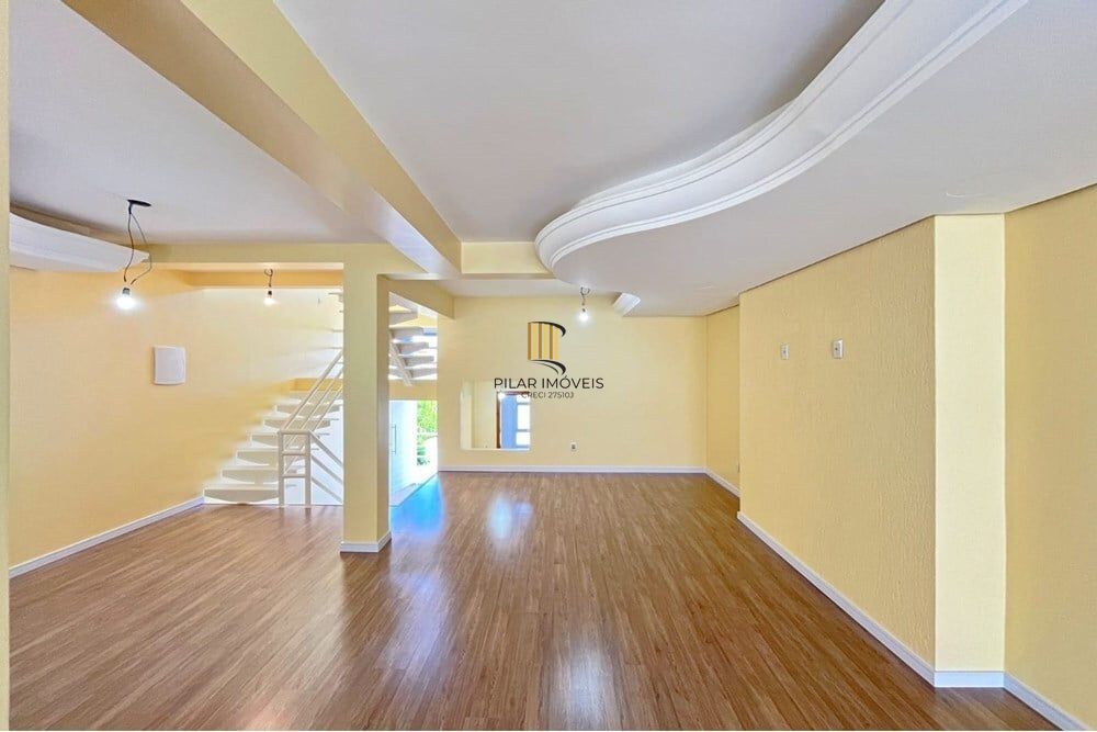 Casa 3 dormitórios no bairro Hípica