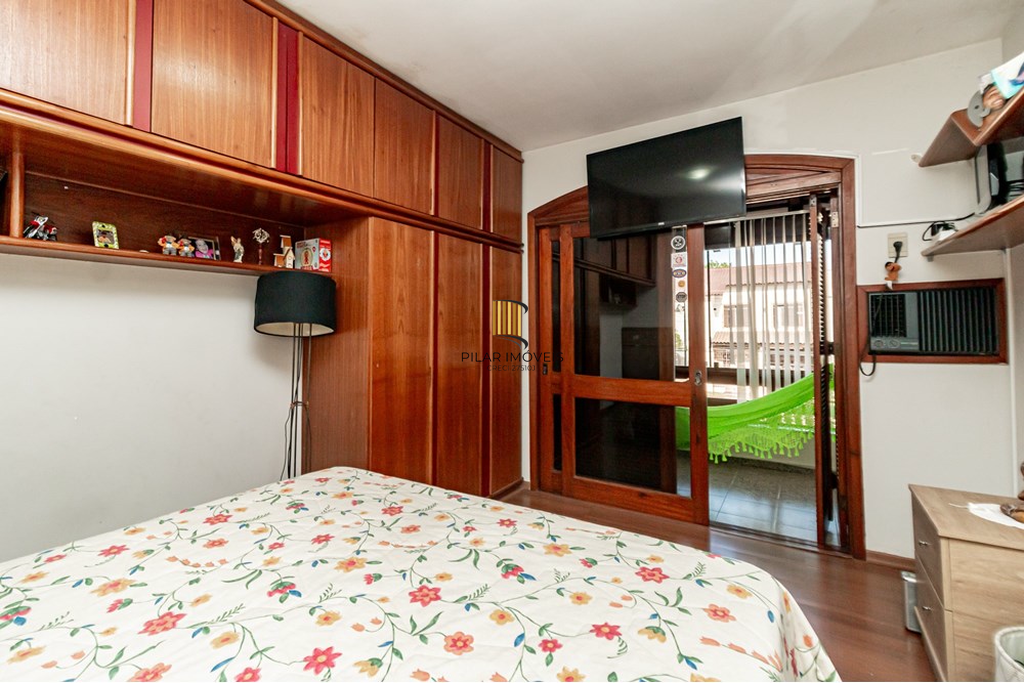 Casa 4 dormitórios no bairro Jardim Planalto