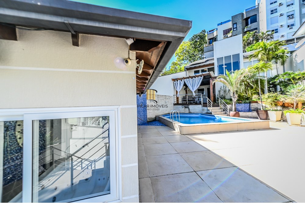 Casa 5 dormitórios no bairro Menino Deus