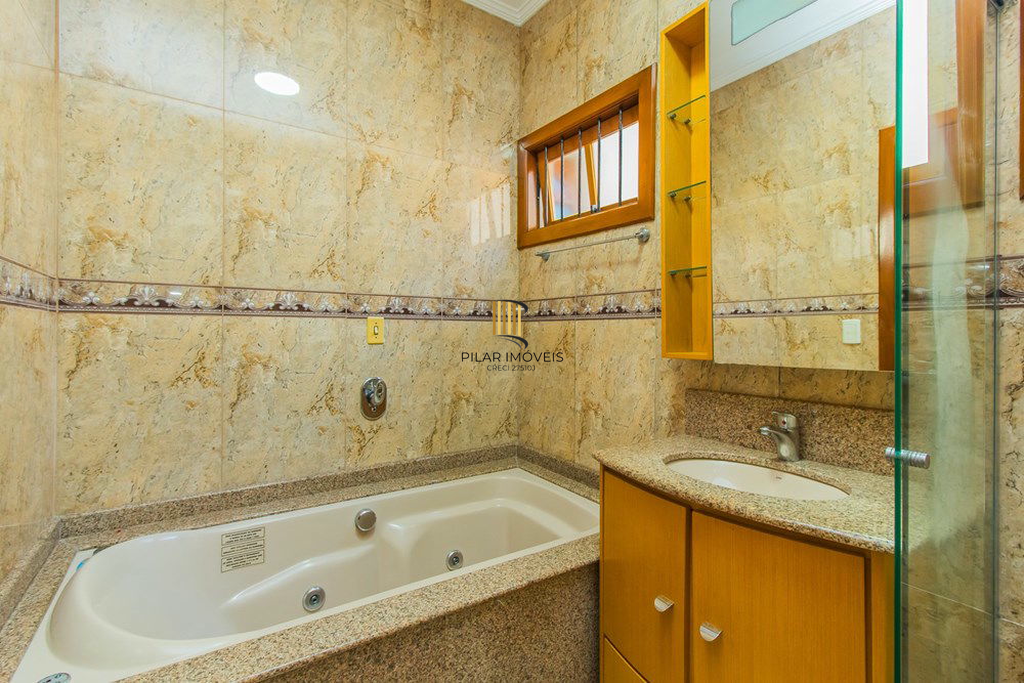 Casa 4 dormitórios no bairro Moinhos de Vento